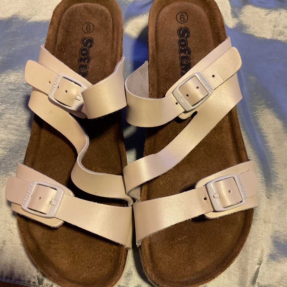Softmoc White Strappy wedge heel Sandals with Buckles